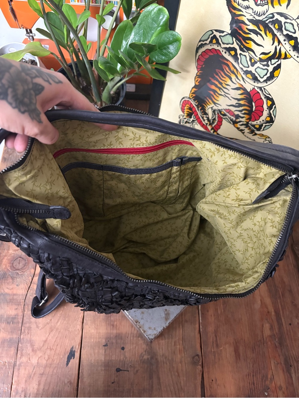 Esme | Nightshadow - Aunts & Uncles - Black Shoulder Bag - Picture 6 of 10